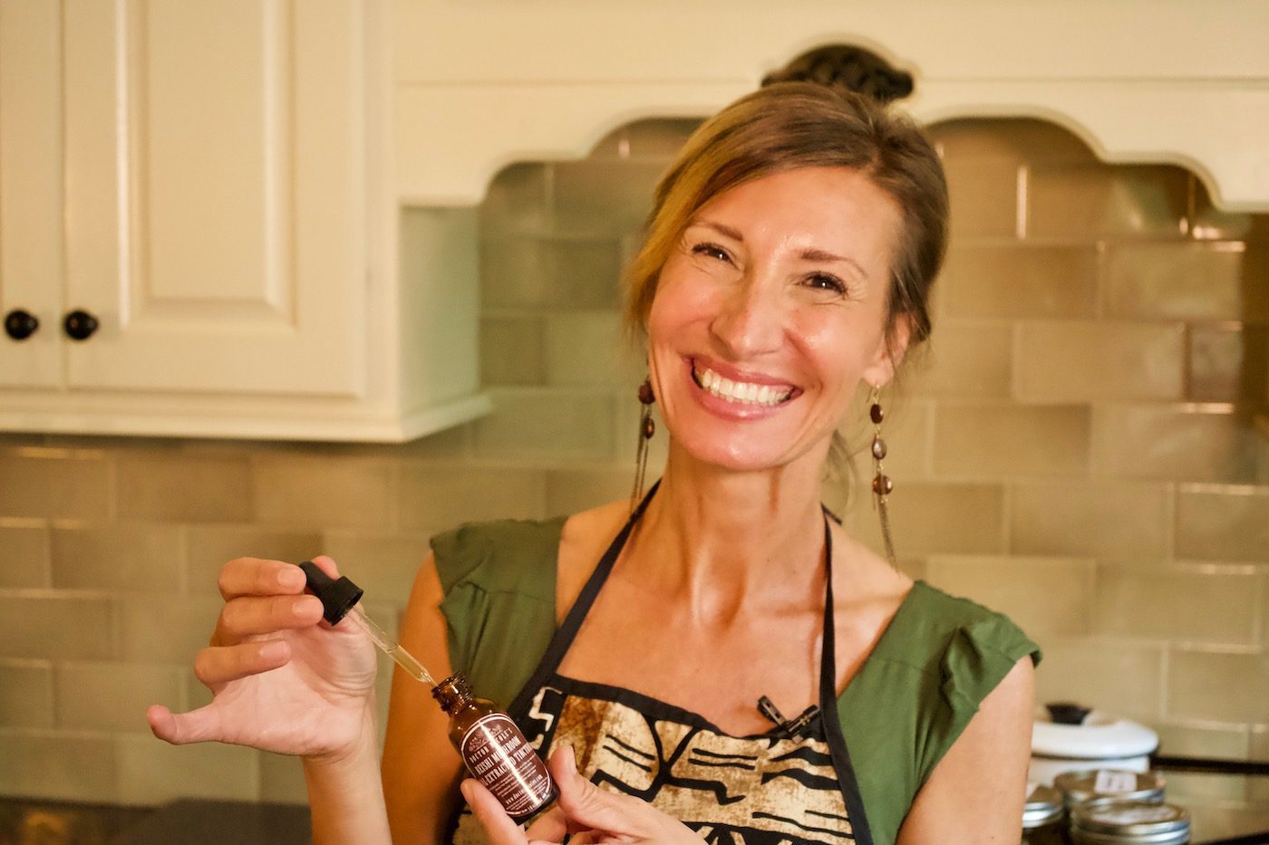 aromatic-botanicals-rosemary-lemon-balm Nicole taking tincture